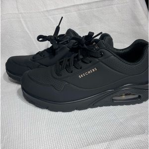 Women’s Skechers black 8.5